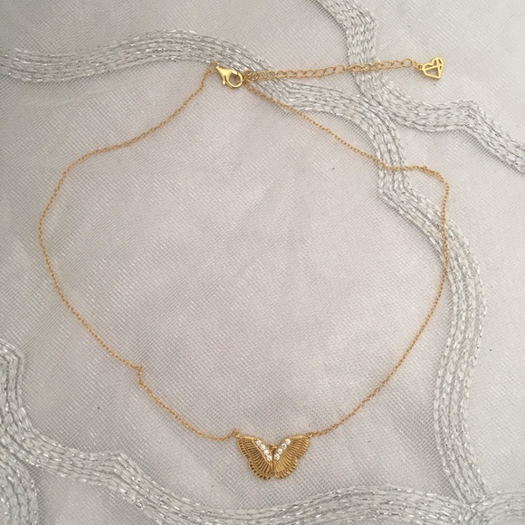 Jewelry - NWOT butterfly necklace